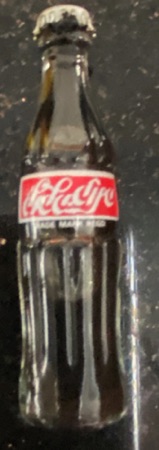 M06017-1 € 8,00 coca cola mini flesje rodd wit.jpeg